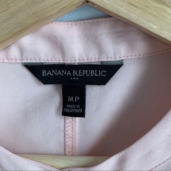 BANANA REPUBLIC sleeveless button down blouse - Picture 3 of 4